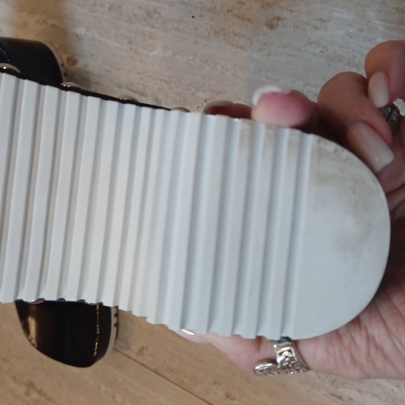 Unique Anne Klein A Line Studded Thong Heeled Clogs - Picture 7 of 11